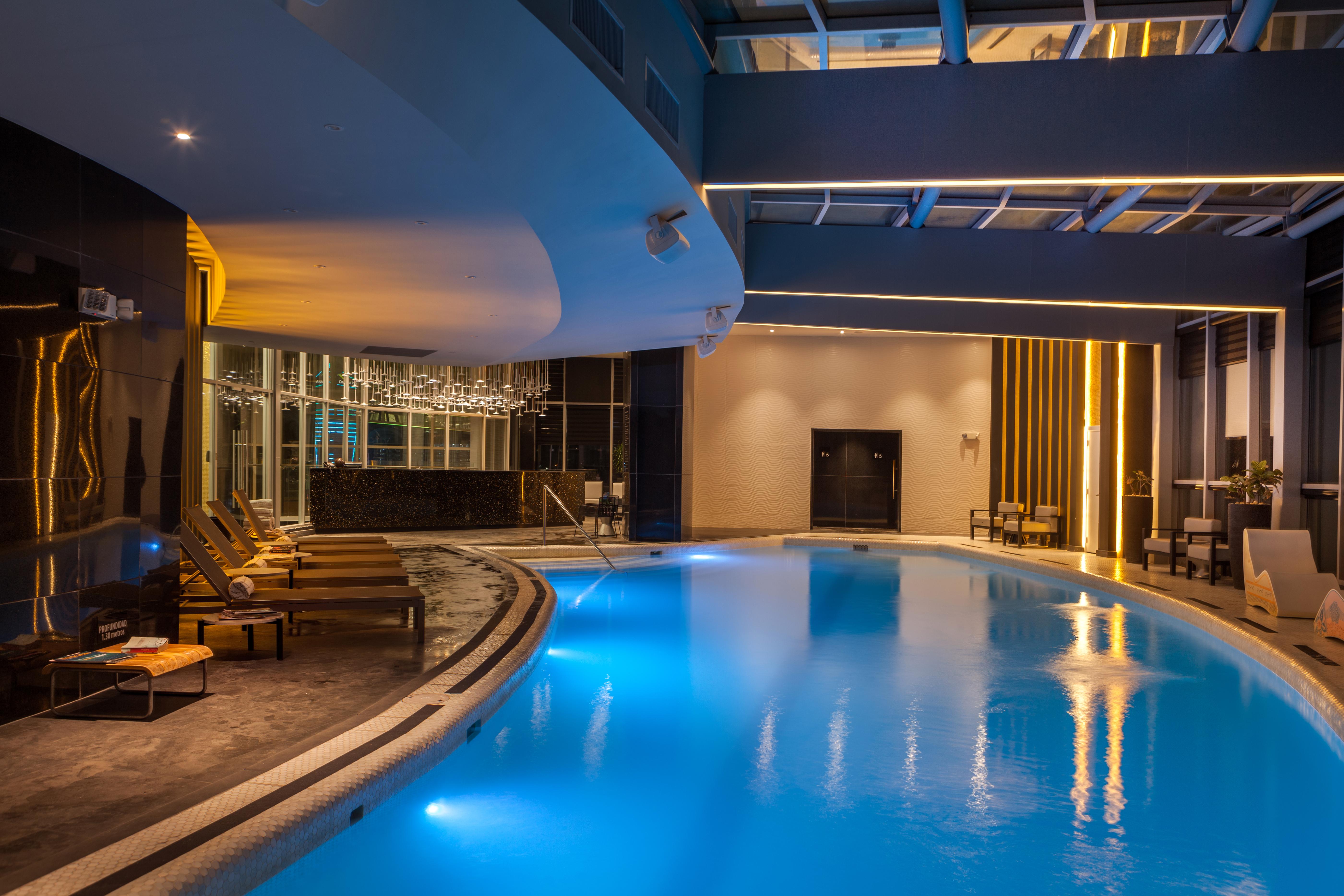 Hotel Las Americas Golden Tower Panama Exterior photo The pool at the hotel