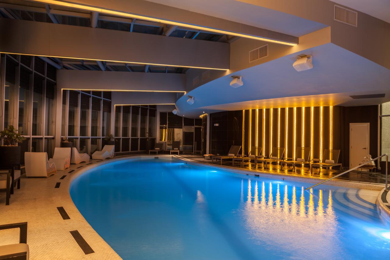 Hotel Las Americas Golden Tower Panama Exterior photo The pool at the hotel