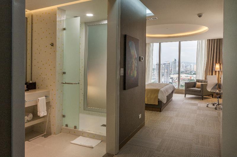 Hotel Las Americas Golden Tower Panama Exterior photo A guest room at the hotel