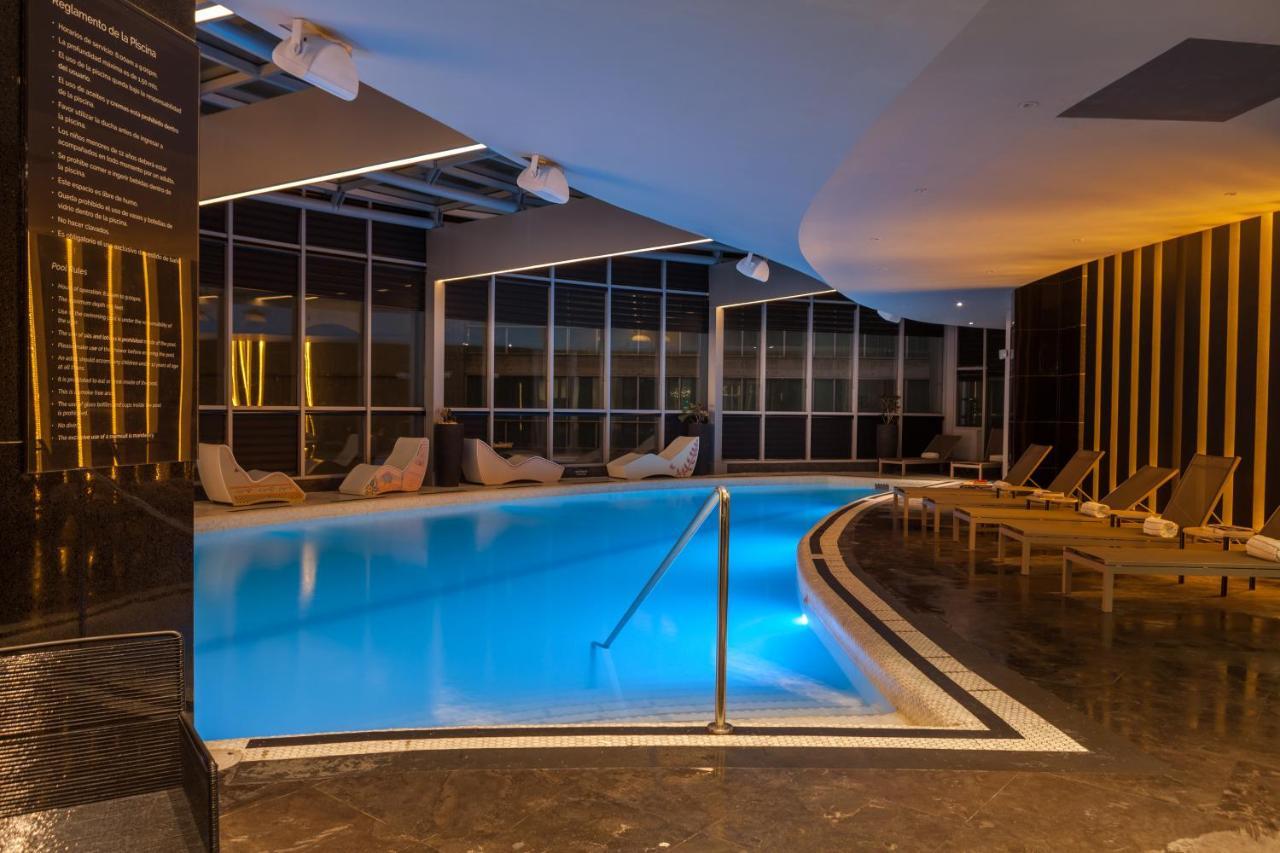 Hotel Las Americas Golden Tower Panama Exterior photo Indoor pool